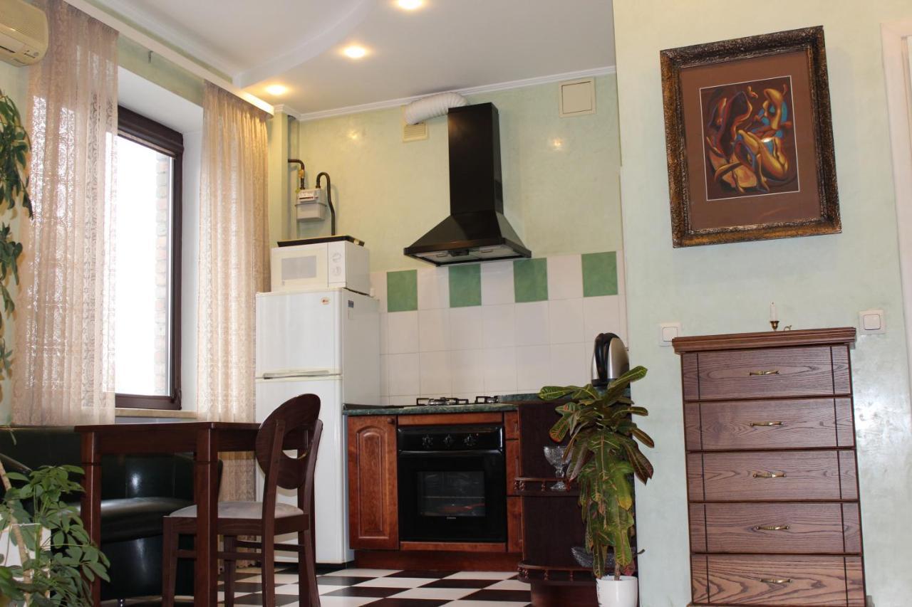 центр печерск метро зверинецкая, печерская Apartment Kyiv
