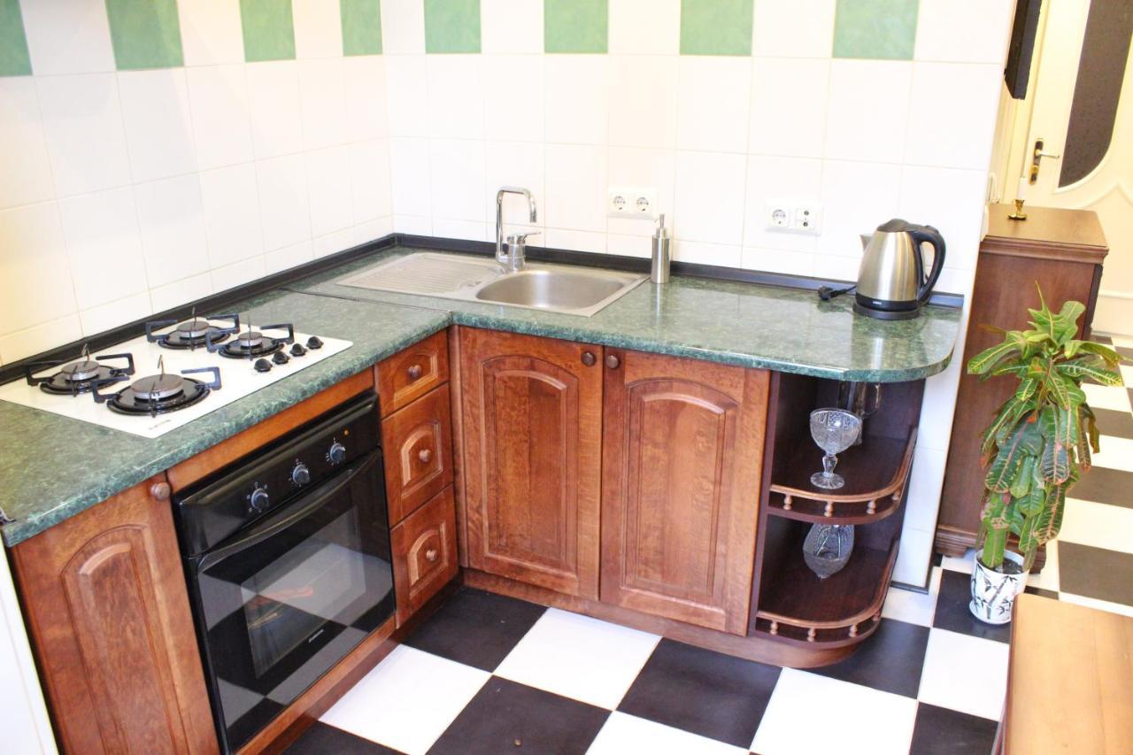 центр печерск метро зверинецкая, печерская Apartment